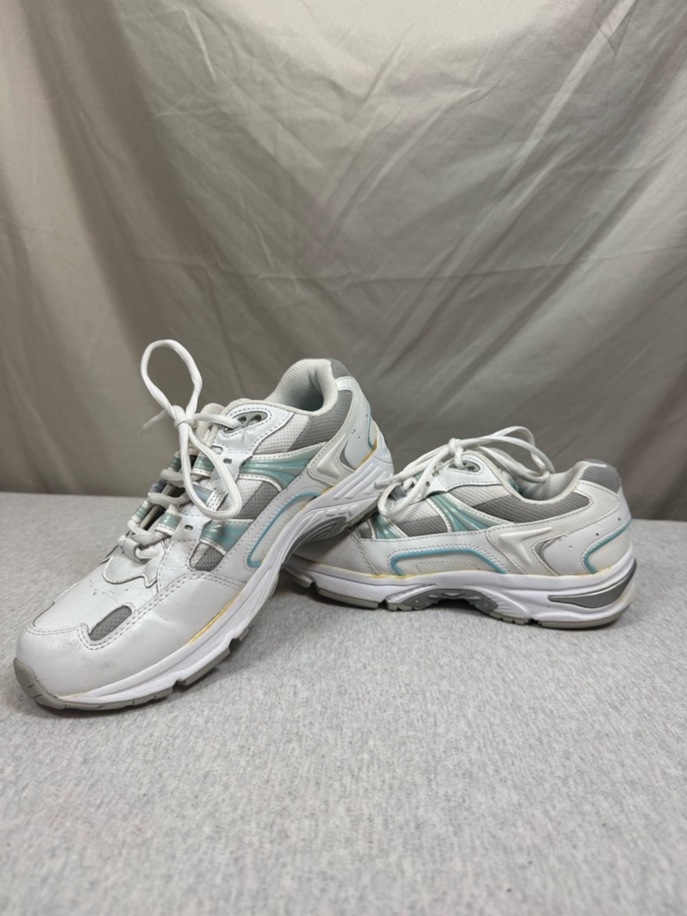Vionic Walker Classic Women’s Walking Shoes 👟